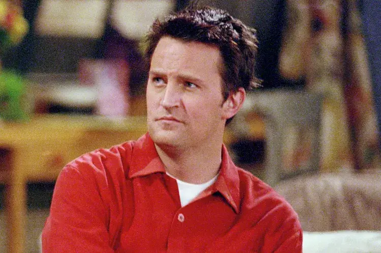 Sebbene Matthew Perry abbia avuto una serie di ruoli memorabili, è stato molto amato per il ruolo del sardonico e arguto Chandler Bing nella sitcom di successo degli anni '90 Friends. Ripercorriamo i suoi momenti più iconici!